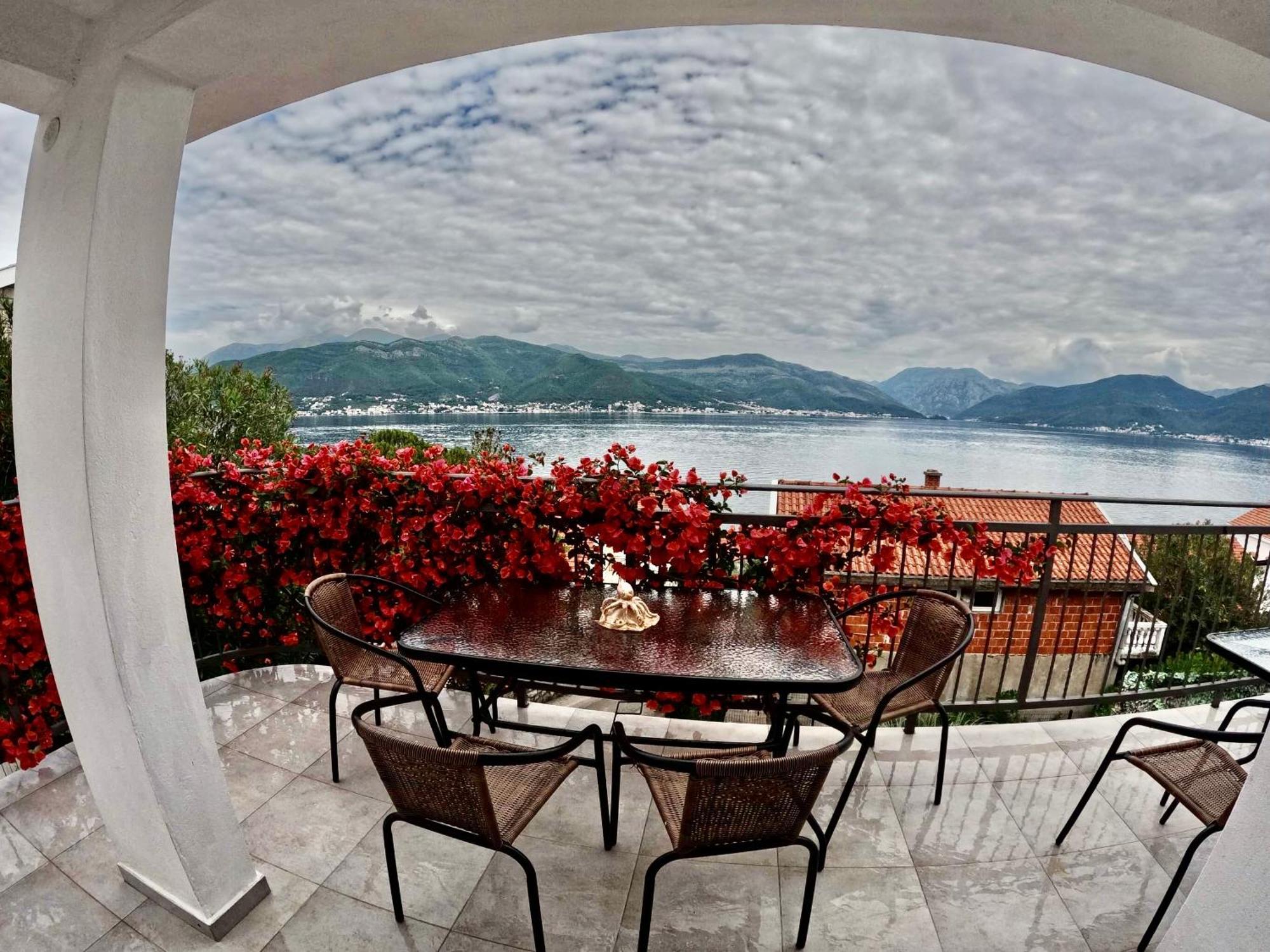 Apartments Obradovic Krasići Esterno foto